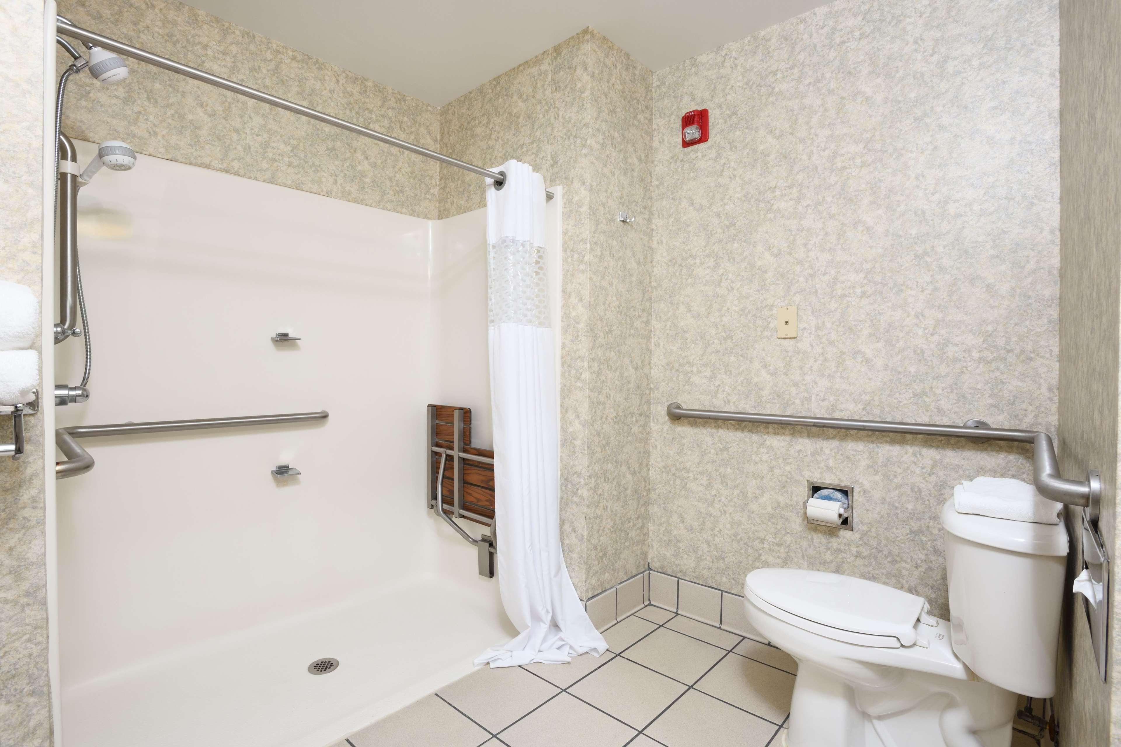 Hampton Inn Уильямстон Экстерьер фото