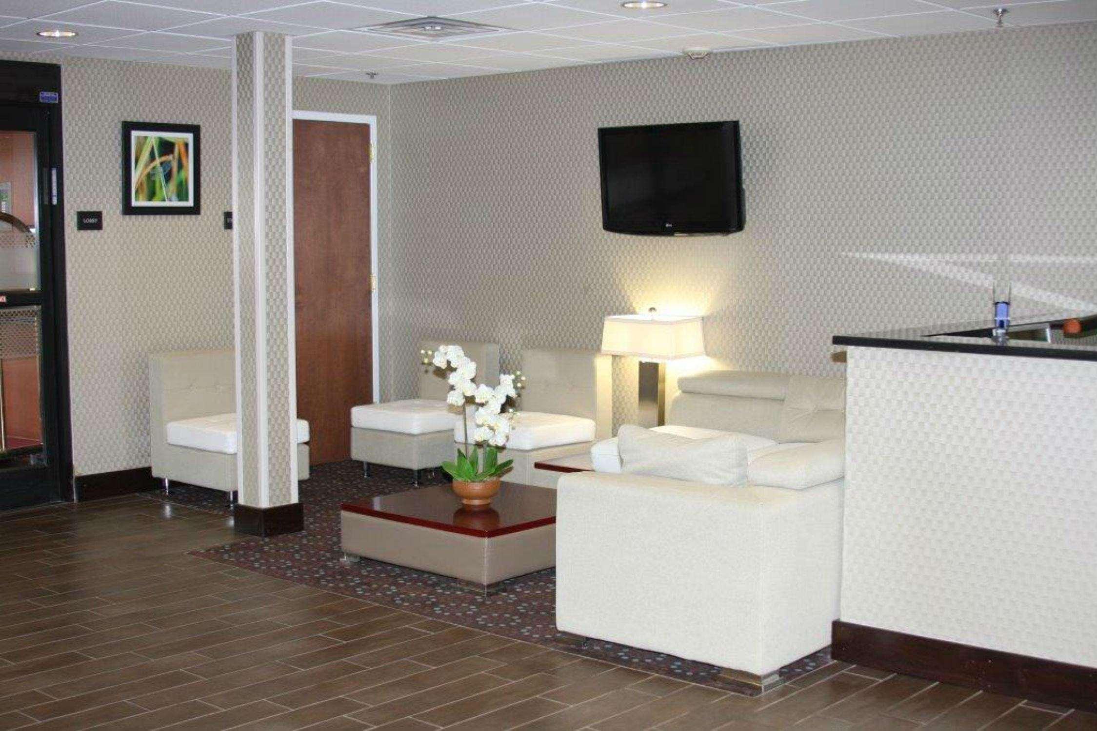 Hampton Inn Уильямстон Экстерьер фото