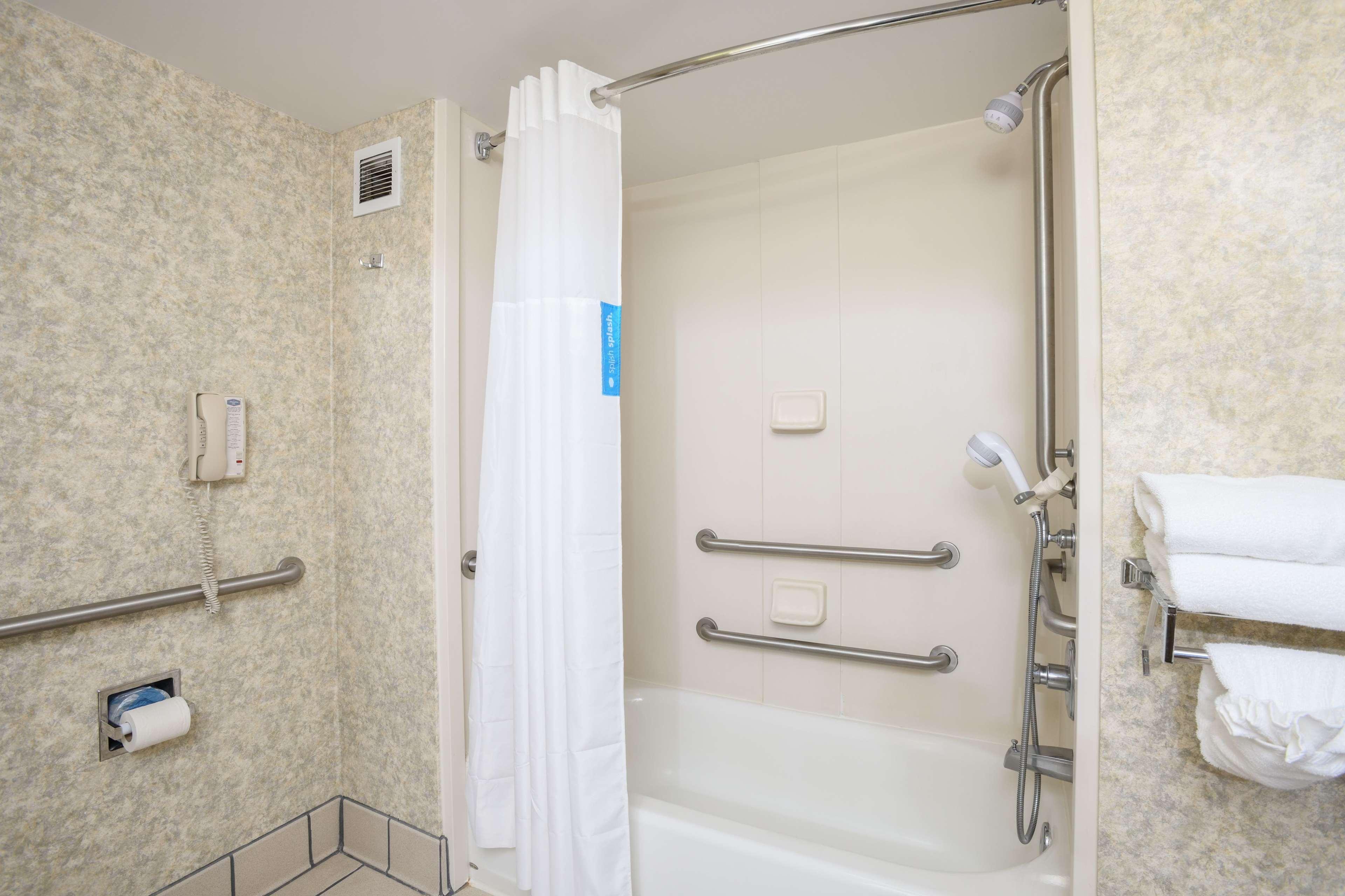 Hampton Inn Уильямстон Экстерьер фото