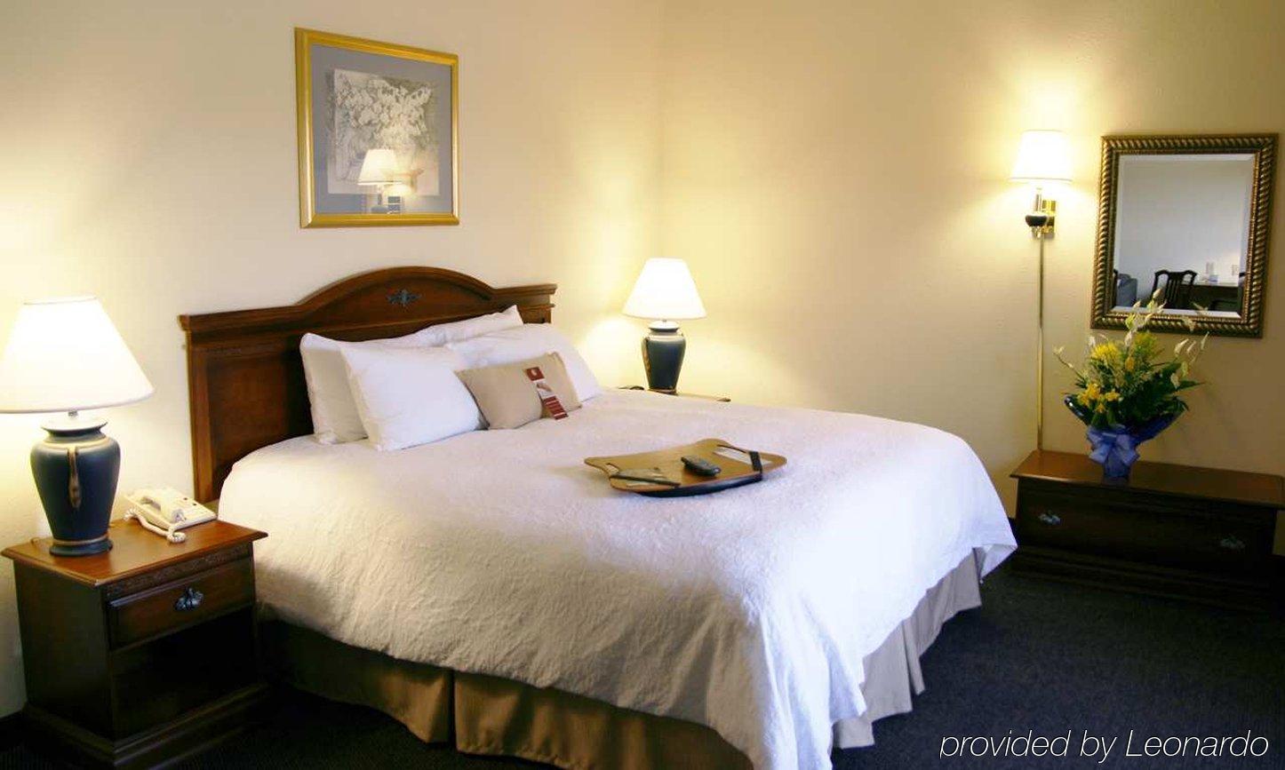 Hampton Inn Уильямстон Номер фото